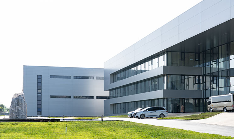 巖棉夾芯板對比ALC墻板，有哪些優勢？