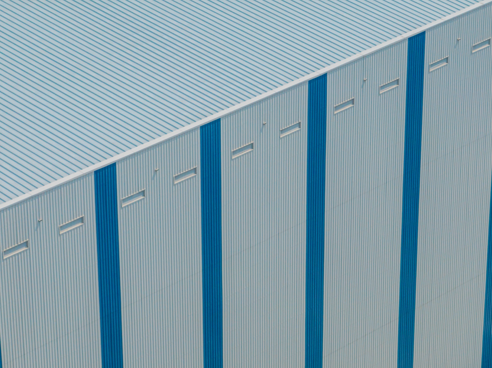 建筑用保溫夾芯板聚氨酯的產品特性是什么？(圖1)