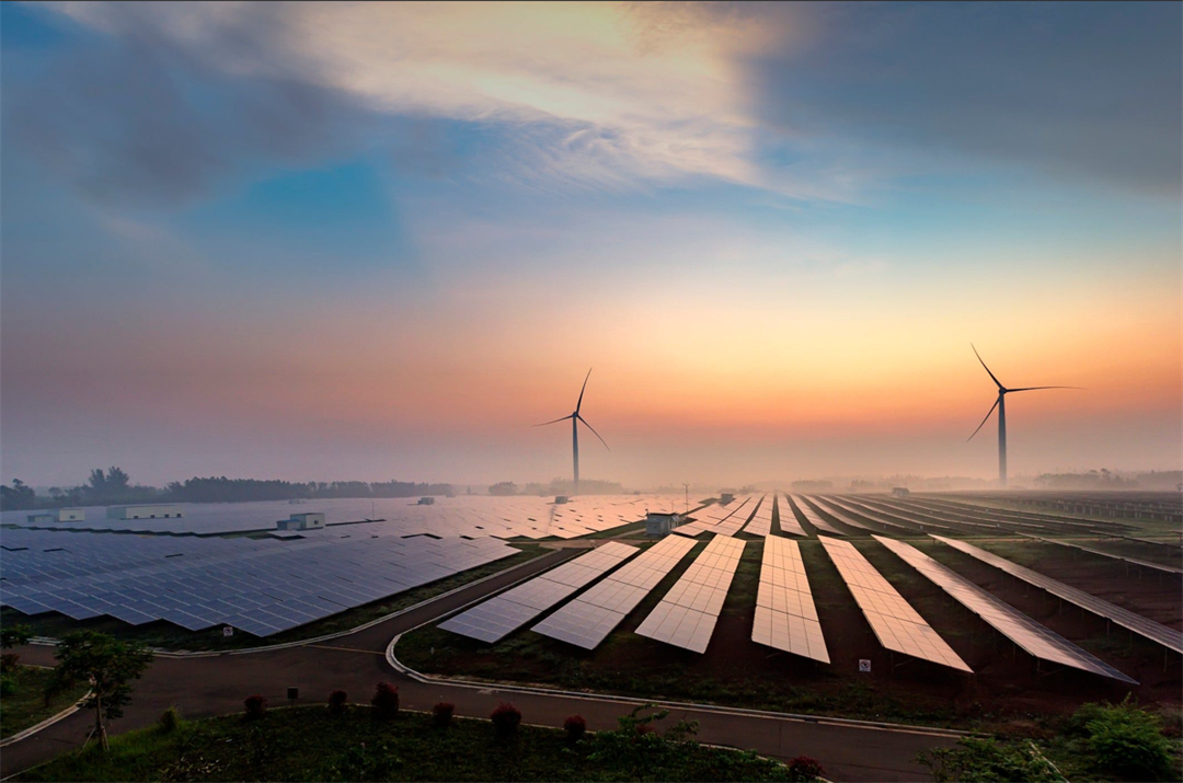 聚·變丨夏季高溫影響，屋面光伏發(fā)電自有“黑科技”(圖1)